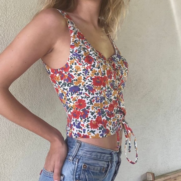 UO Aurora Cottage Core Floral Lace-Up Peasant Top - Picture 3 of 7